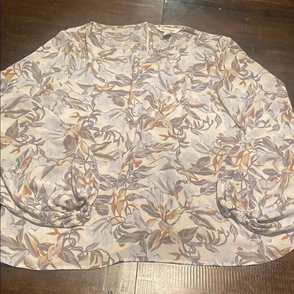 Floral blouse light blue tan White House black market Size XL